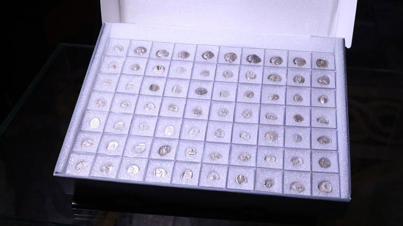 Lidya medeniyetine ait 1055 sikke Türkiye’ye teslim edildi